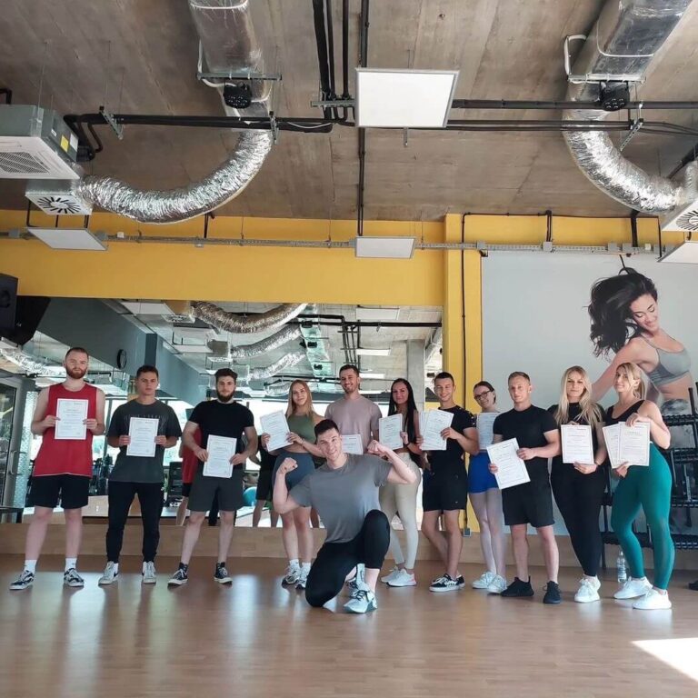 Absolwent Fit-Academy z certyfikatem